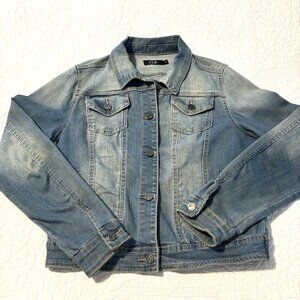 Classic Denim Jean Trucker Jacket Womans M Distressed Blue Light Wash Stretchy